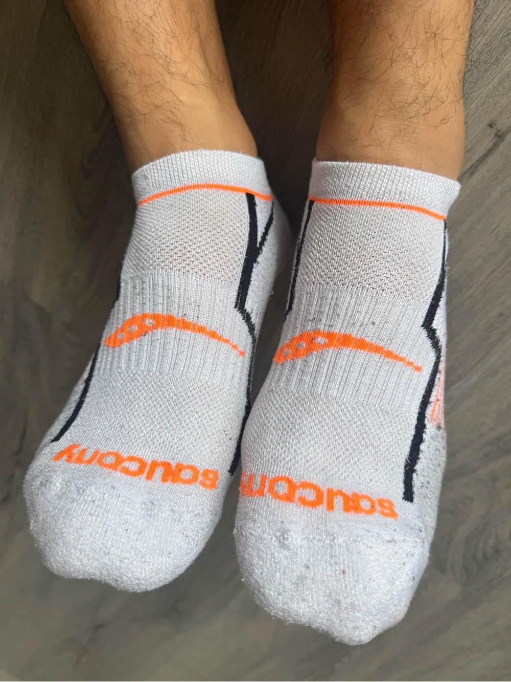 Saucony Men's Rundry Bolt Performance No-show Socks